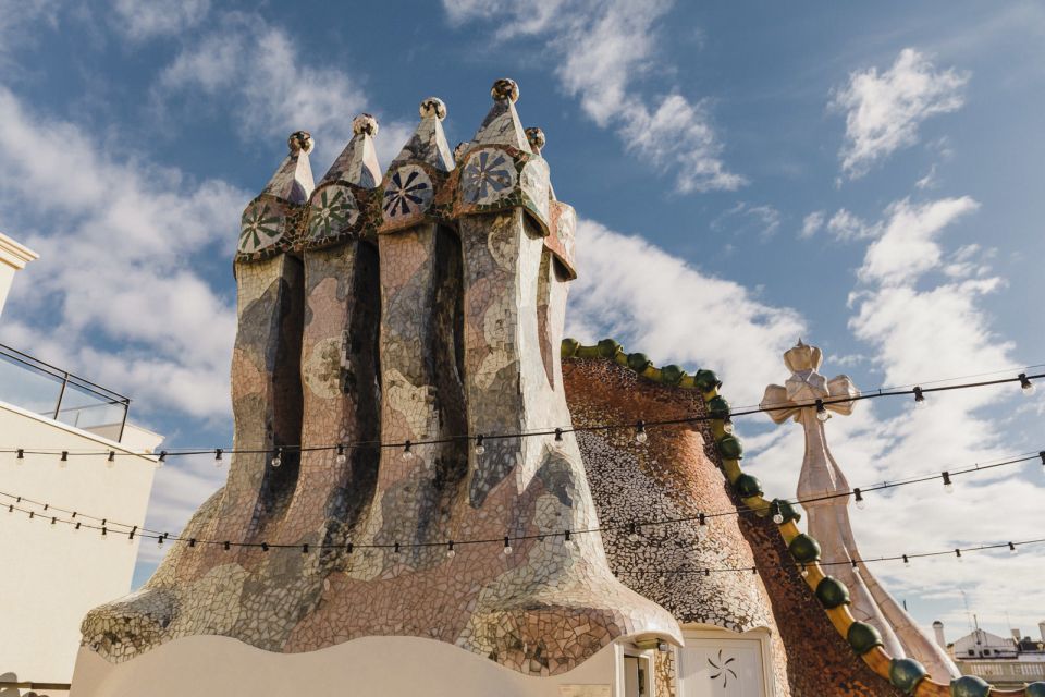 Barcelona: Guided Gaudi Tour to Sagrada, Houses & Park Guell - Tour Highlights