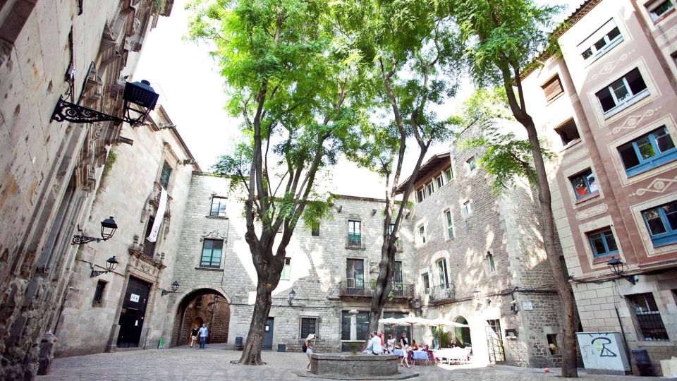 Barcelona: Tapas & Picasso Museum Guided Walking Tour - Duration and Group Size