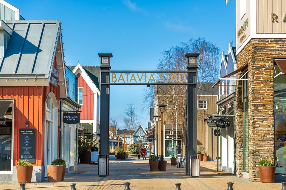 Batavia Stad Fashion Outlet: VIP Day Pass and Coffee & Treat - Shopping Experience