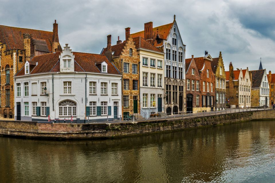 Bruges: First Discovery Walk and Reading Walking Tour - Itinerary Highlights