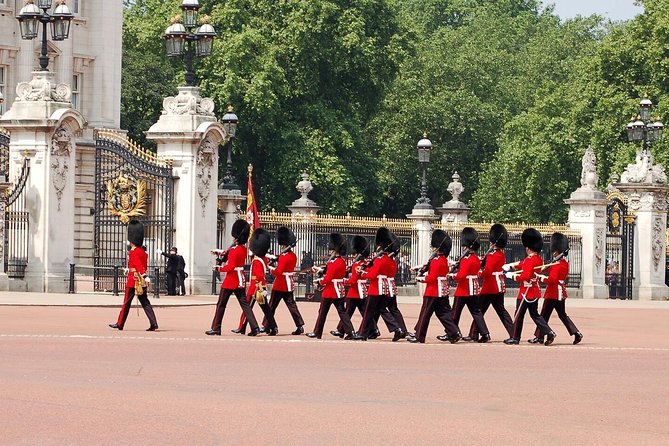 Buckingham Palace and Vintage Bus Tour of London - Meeting and Pickup