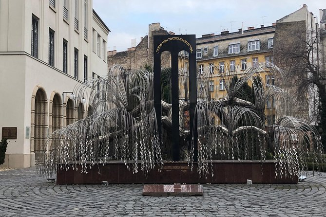 Budapest Dohany, Heroes, Rumbach Synagogues & Jewish Ghetto Tour - Exploring Kiraly Street