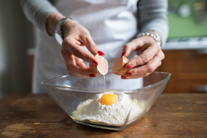 Cesarine: Pasta & Tiramisu Class at Locals Home in La Spezia - Meeting and Location Information