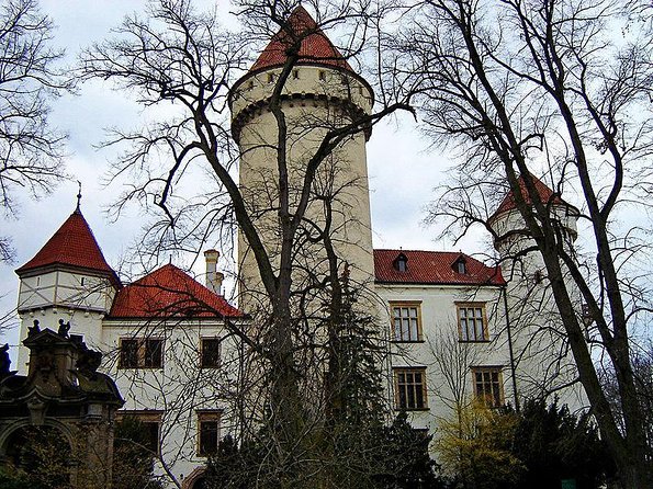 Cesky Krumlov Private Day Trip From Prague With Lunch and Castle Admission - Pickup and Duration