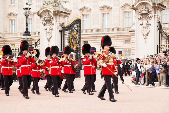 Changing of the Guard Walking Tour Experience - Inclusion of Expert Commentary