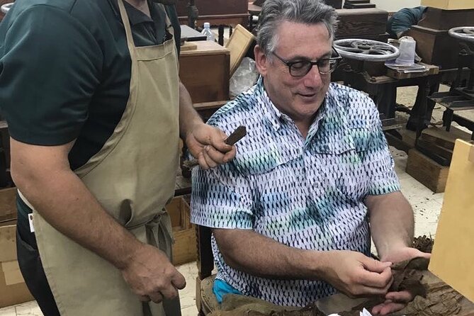 Cigar Rolling Lesson in Nassau - Inclusions