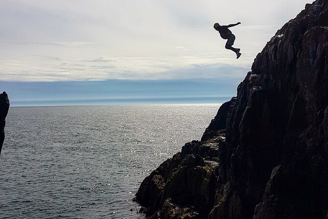 Coasteering (Cliff Jumping, Scrambling, Wild Swimming) on Anglesey - Meeting Point and Accessibility