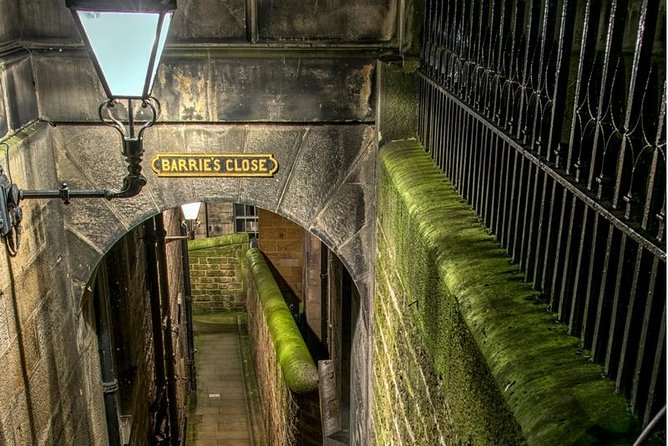 Edinburgh 2 Hour Nighttime Ghost Tour With Italian Tour Guide - Tour Inclusions