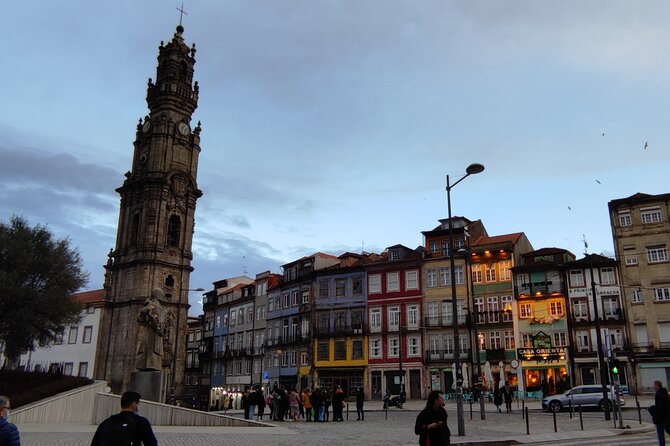 Fado Tour With Guide, Dinner & Live Show in Porto - Meeting and Pickup