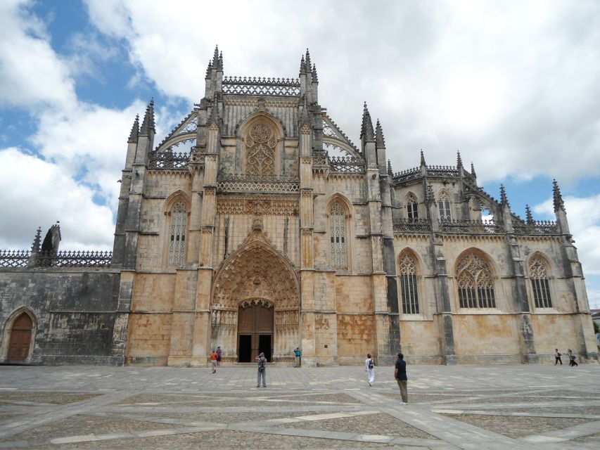 Fatima, Batalha, Alcobaça, Nazaré and Óbidos Private Tour - Sanctuary of Fátima