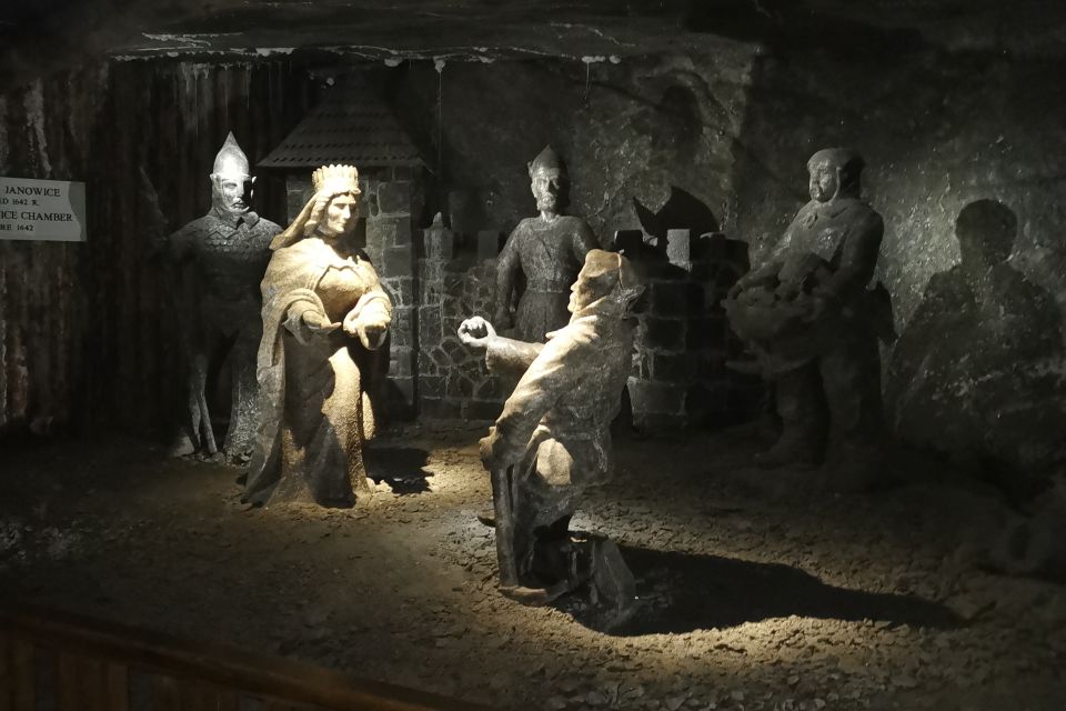 From Krakow: Wieliczka Salt Mine Tour in Italian - Highlights of the Experience