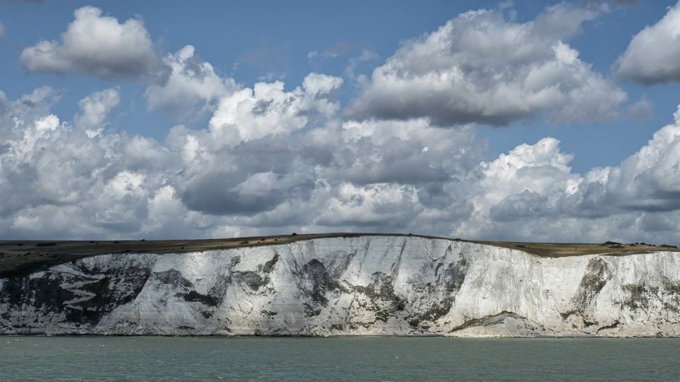 From London: Canterbury & White Cliffs of Dover Tour - Explore Canterbury Cathedral