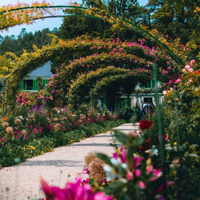 Giverny : Monets House & Gardens Private Tour From Paris - Detailed Itinerary