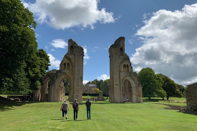 Glastonbury and Cheddar Gorge Guided Day Tour From London - Meeting Information