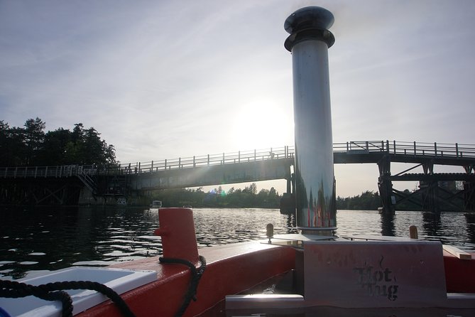 Hot Tub Boat Victoria - Cruise Through Victoria Harbour