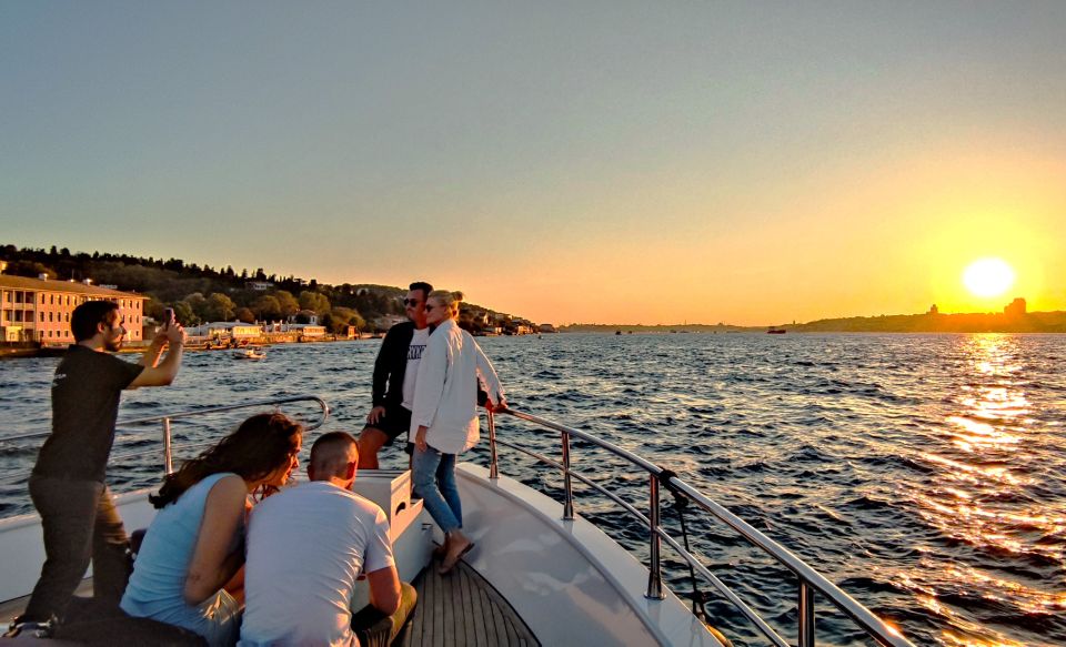 Istanbul: Old City Tour and Luxury Sunset Bosphorus Cruise - Magnificent Hagia Sophia and Topkapi Palace