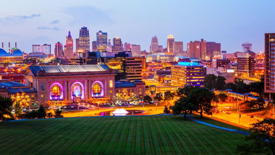 Kansas City's Cultural Gems: A Walking Tour Experience - Power and Light District Adventure