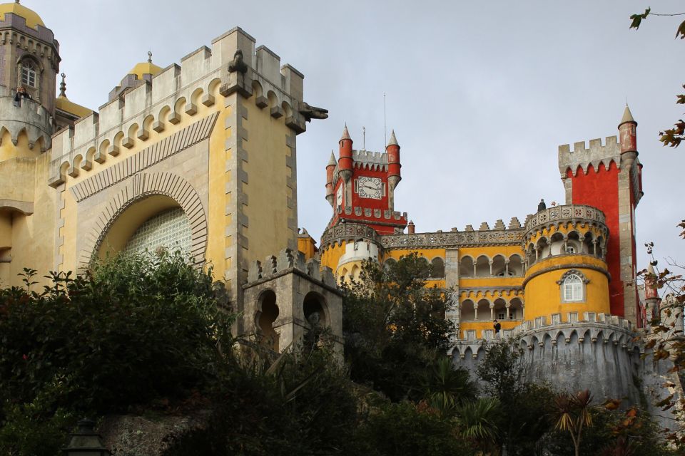 Lisbon: Sintra, Cascais, & Estoril Guided Day Tour - Itinerary Highlights