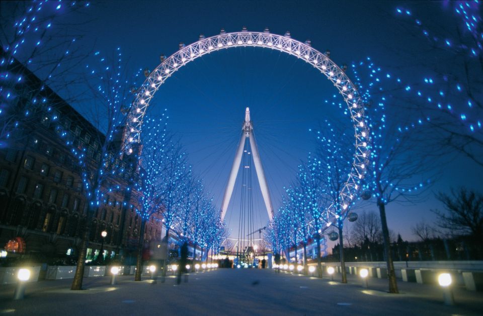 London: Christmas Eve City Tour With Dinner & Midnight Mass - Landmarks Lit Up