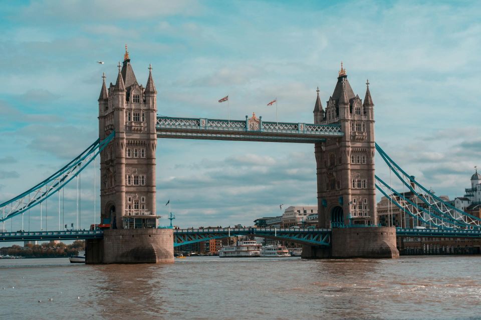 London : Digital Audio Guide for Tower Bridge - Unveiling the Bridges Rich History