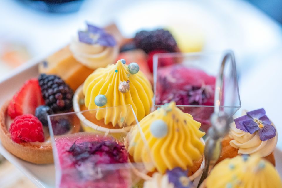 London: Gin and Afternoon Tea Bus Tour With Audio Guide - Afternoon Tea Experience