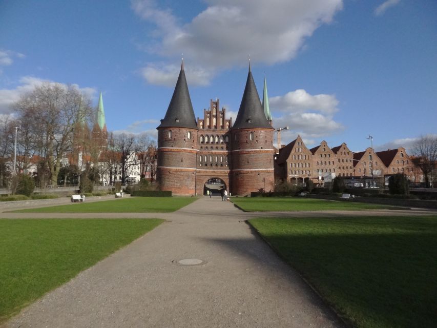 Lübeck: Self-Guided Smartphone Scavenger Hunt Walking Tour - Exploring the Citys Architecture