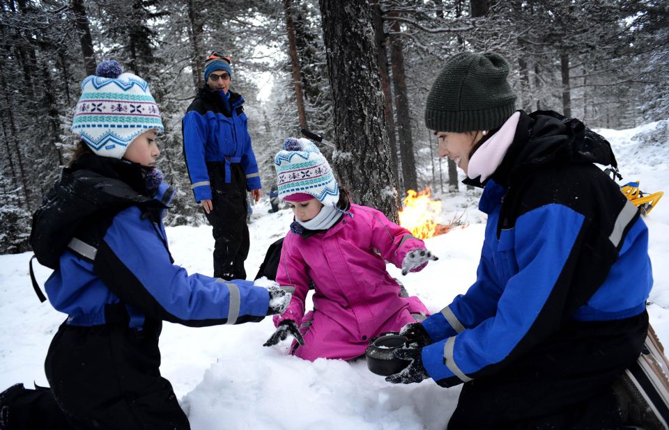 Luleå: Nordic Winter Skills - 3 Hours Including Lunch - Winter Survival Skills