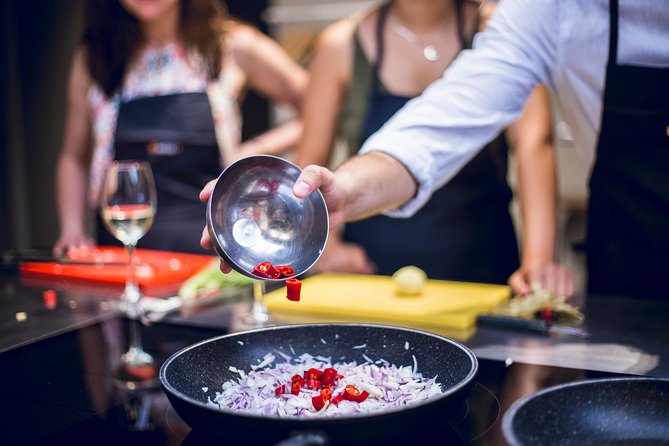 Midday Market Tour and Spanish Cooking Class - Exploring the Mercado Central