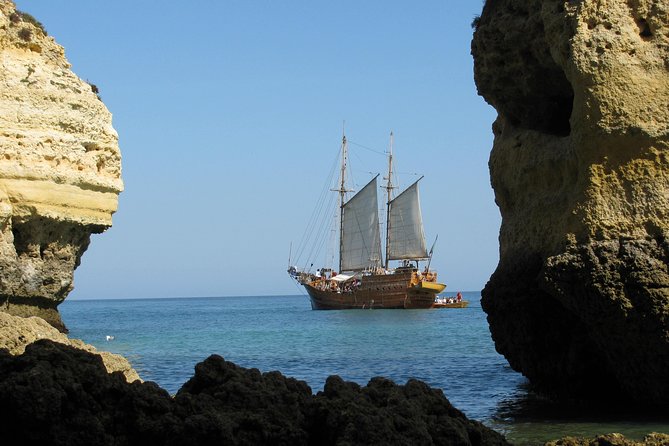 Morning Caves Expedition Tour From Portimao - Cruise Experience