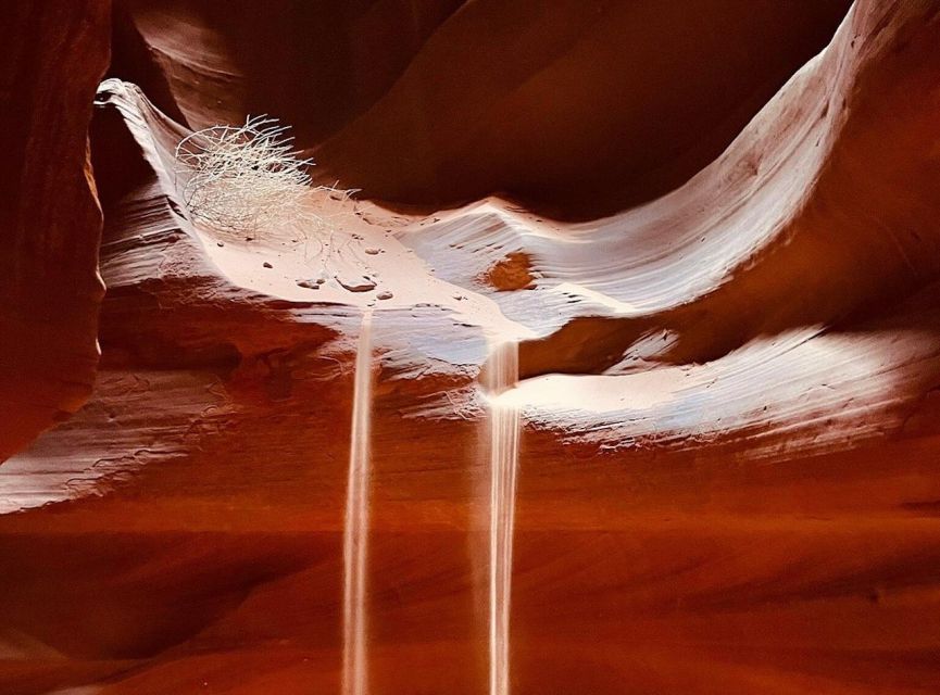 Page: Upper and Lower Antelope Canyons Guided Tour - Experiencing the Canyons