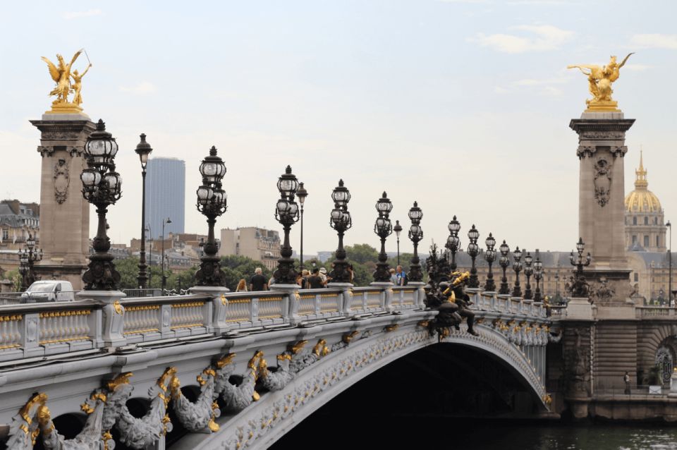 Paris: Eiffel Tower, Gardens and Palaces Self Guided Tour - Audio Commentary Availability