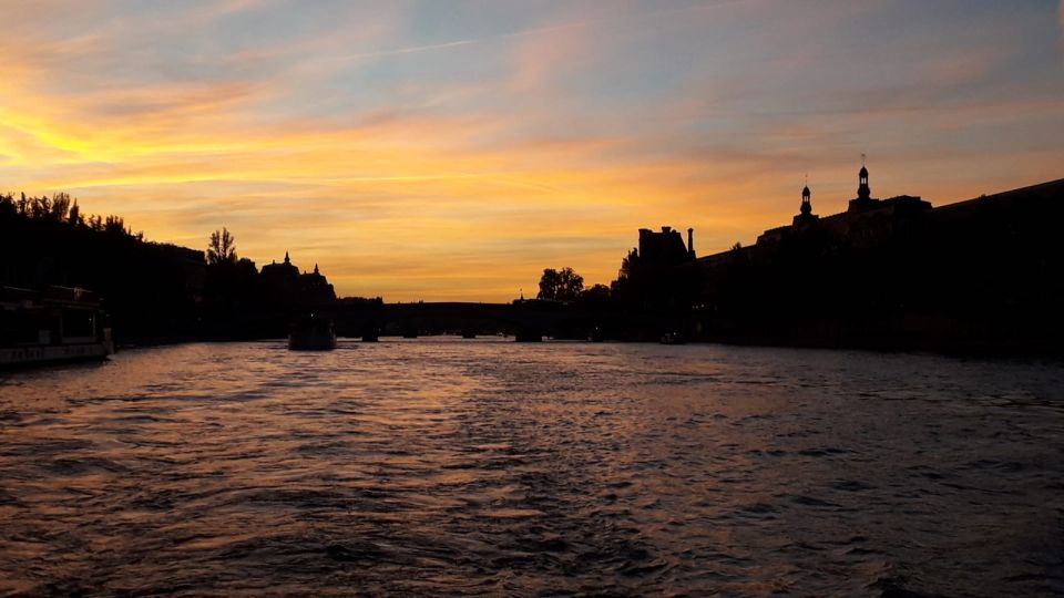 Paris: Happy Hour Evening Cruise on the Seine River - Discovering Paris Monuments