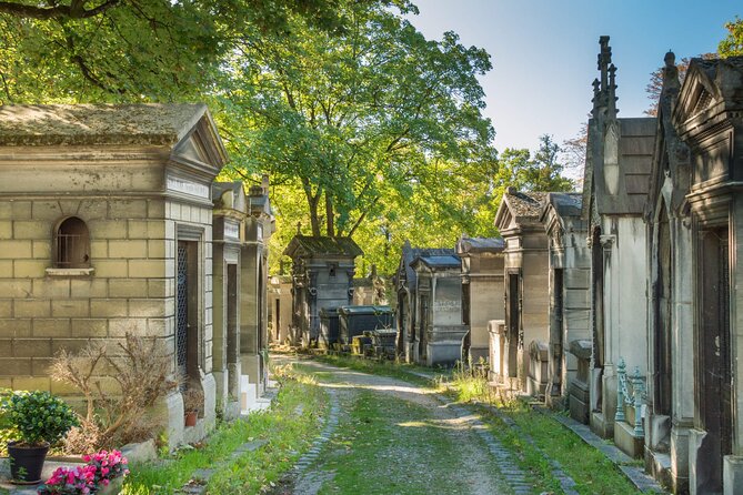 Paris: Haunted Père Lachaise Cemetery Guided Tour - Tour Logistics