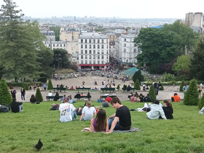 Paris: Montmartre Small Group Guided Walking Tour - Expert Guided Tour