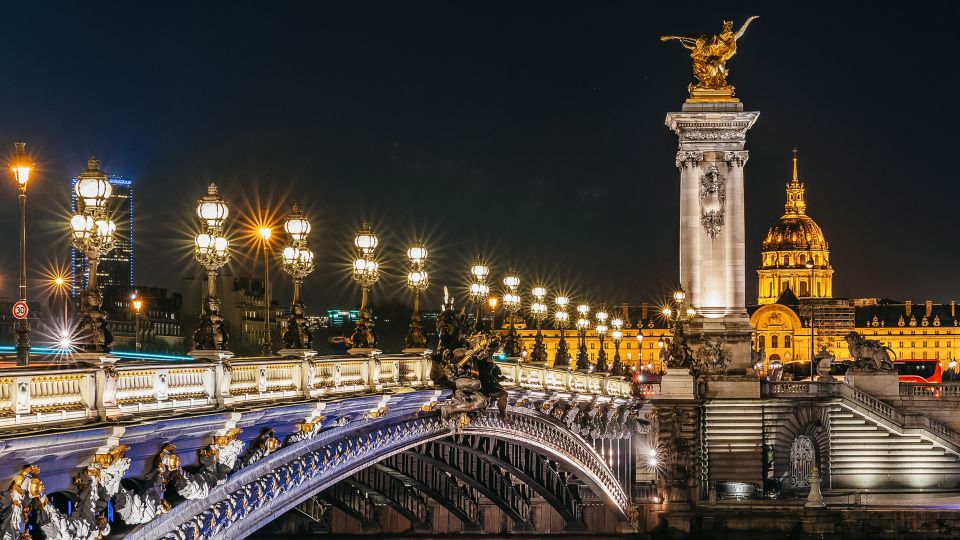 Paris: Night River Cruise On The Seine With Waffle Tasting - Multilingual Audio Guide for the Tour