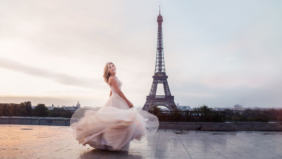 Paris: Private Photoshoot Near the Eiffel Tower - Meeting the Photographer