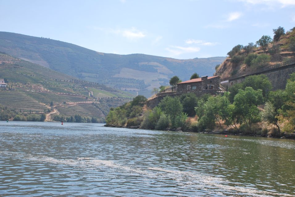 Pinhão: 2-Hour Rabelo Boat Tour With Audio Guide - Experience Highlights