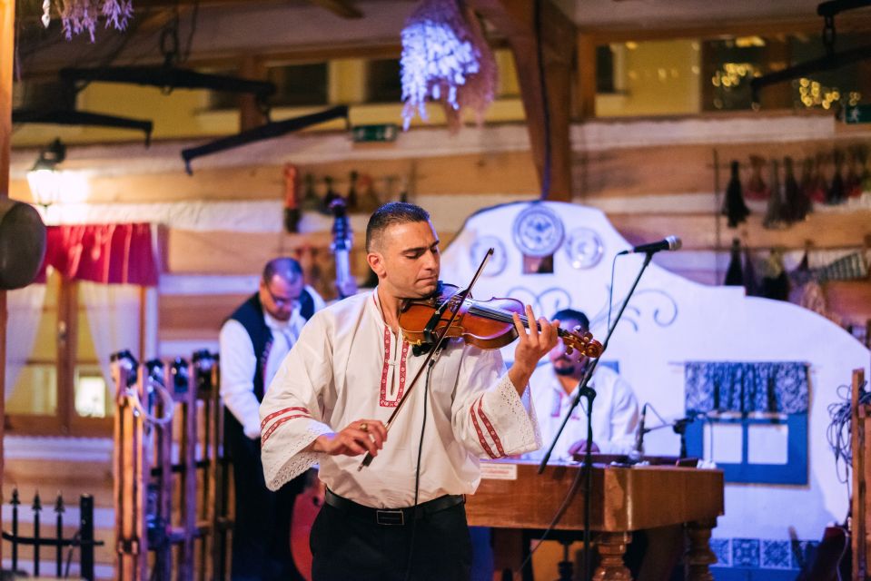 Prague: Folkloric Dinner Show With Unlimited Drinks - Dining Experience