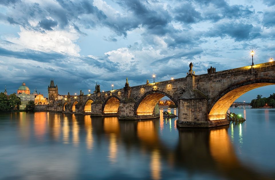 Prague Sightseeing Tour With Lunch - Experience and Highlights