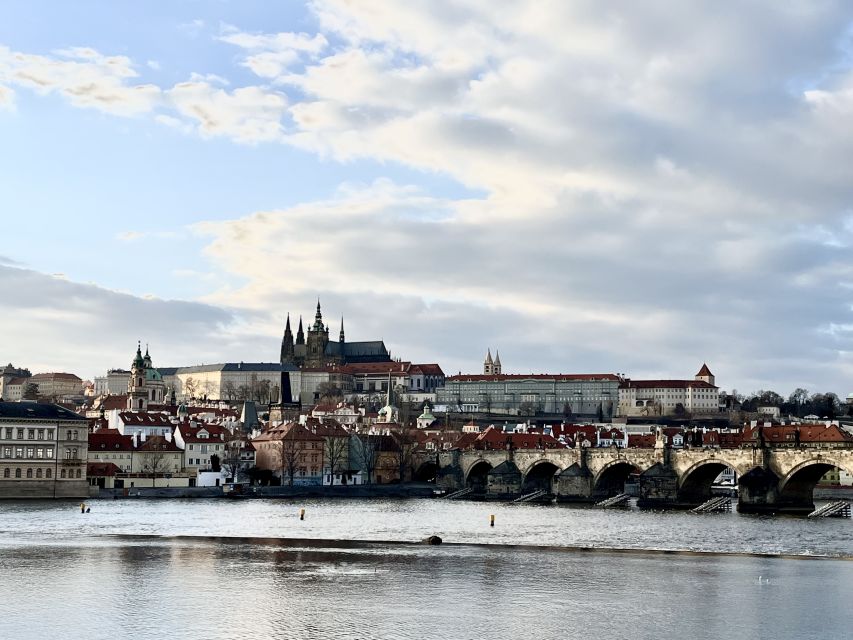 Prague: Vltava River Cruise With Dinner - Dinner and Cruise Experience