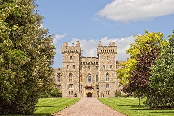 Private Driver Guided Tour Stonehenge Windsor Castle and Bath. - Inclusions