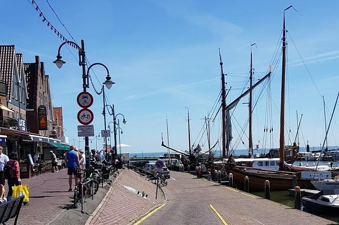 Private Tour to Zaanse Schans &Volendam: Cheese, Windmills, Clogs - Highlights of the Tour