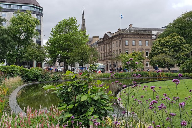 Public Guided Tour of Edinburgh at a Minimum Price - in English - Inclusions and Accessibility