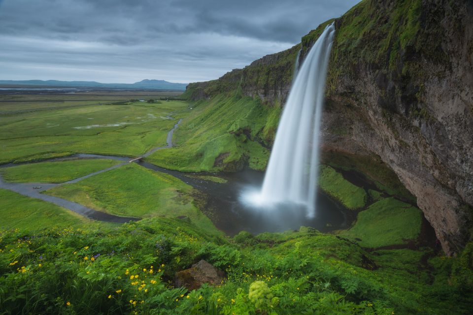 Reykjavik: 4-Day Iceland Northern Lights Tour With Lodging - Highlights of the Tour