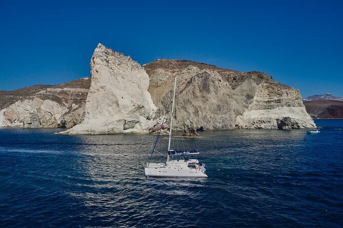 Santorini Oia: Caldera Luxury Sunset Cruise With BBQ & Drinks - Dining and Refreshments