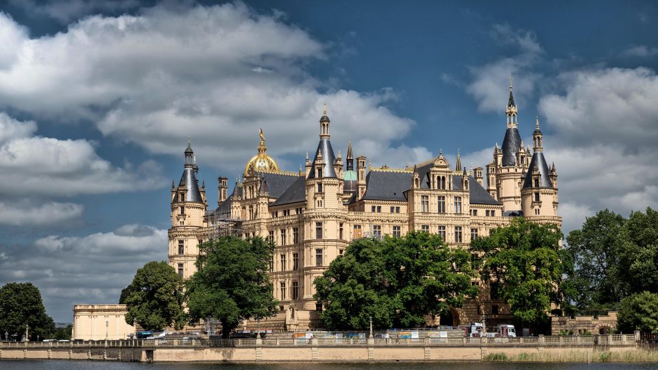 Schwerin: Private Guided Walking Tour - Historical Roots and City Recognition