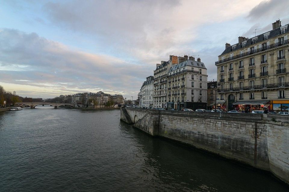 Sightseeing Tour of Paris - Paris History and Traditions