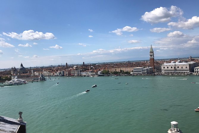 The Essence of Venice in a Stress Free Small Group Walking Tour With a Top Guide - Explore the City of Bridges