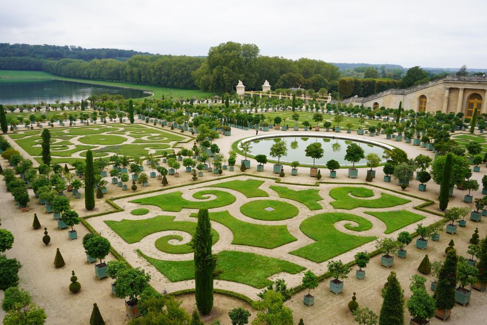 Versailles Palace and Giverny Private Guided Tour From Paris - Discovering Givernys Tranquil Gardens