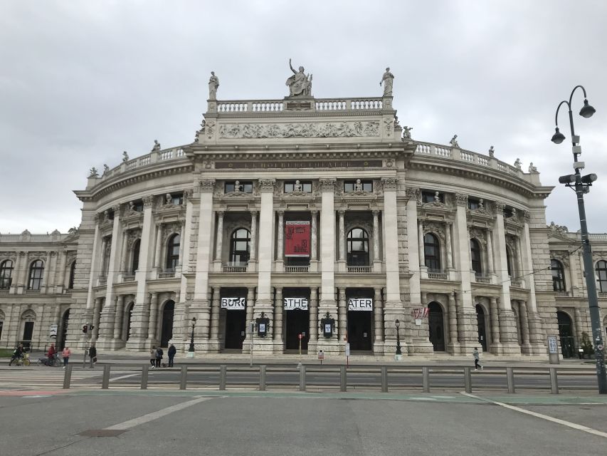 Vienna and the Holocaust: A Self-Guided Audio Tour - Visiting the Stadt Temple